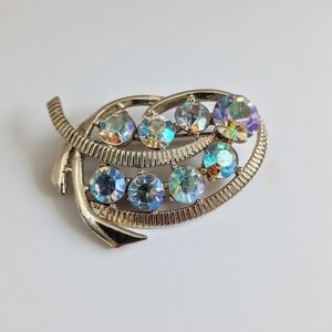 VTG Silverstone brooch with aurora borealis strass signed Artistic